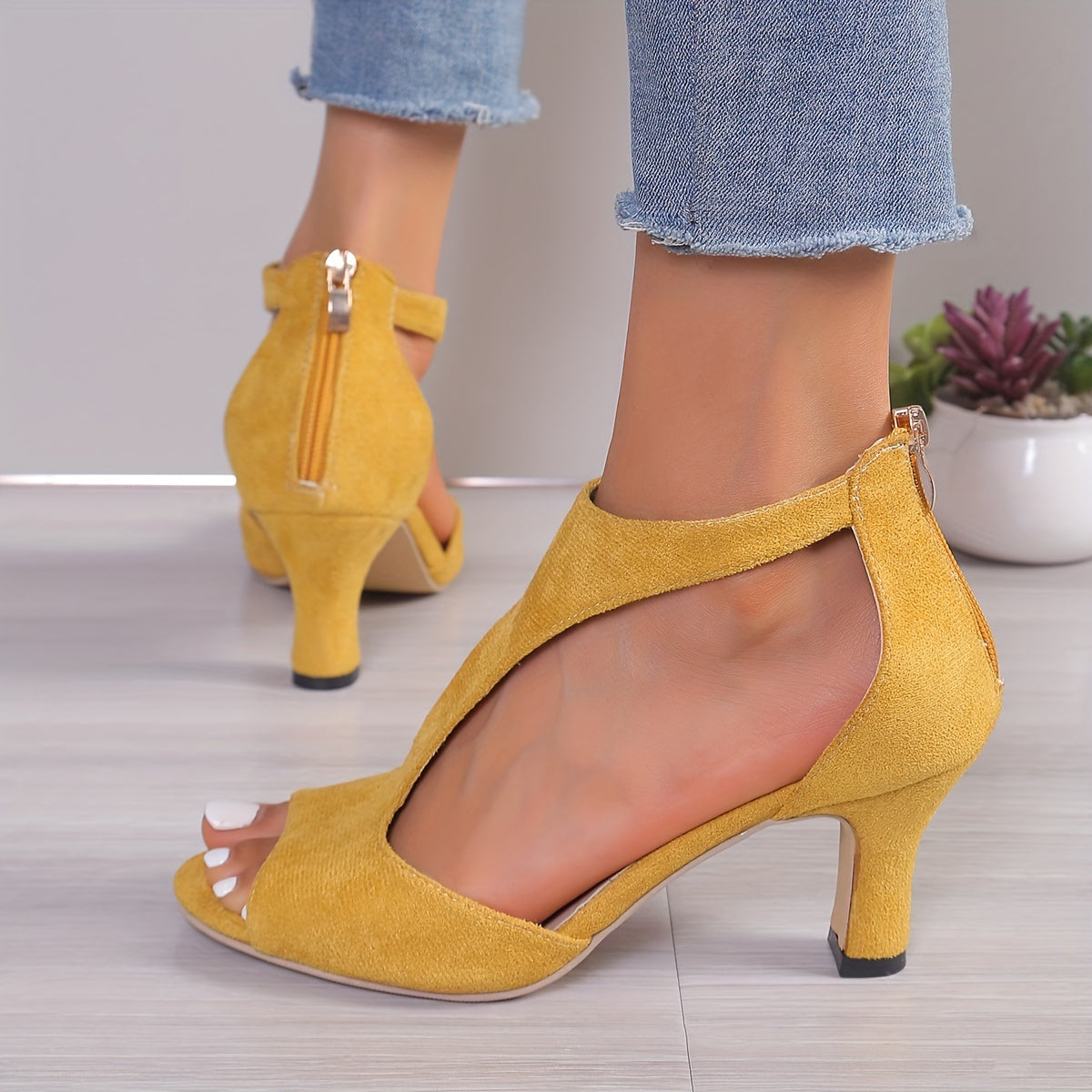 Chic Womens Peep Toe High Heel Sandals - Stylish T-strap, Comfortable Chunky Heel, Zipper Closure - Timeless Black for Versatile Wear