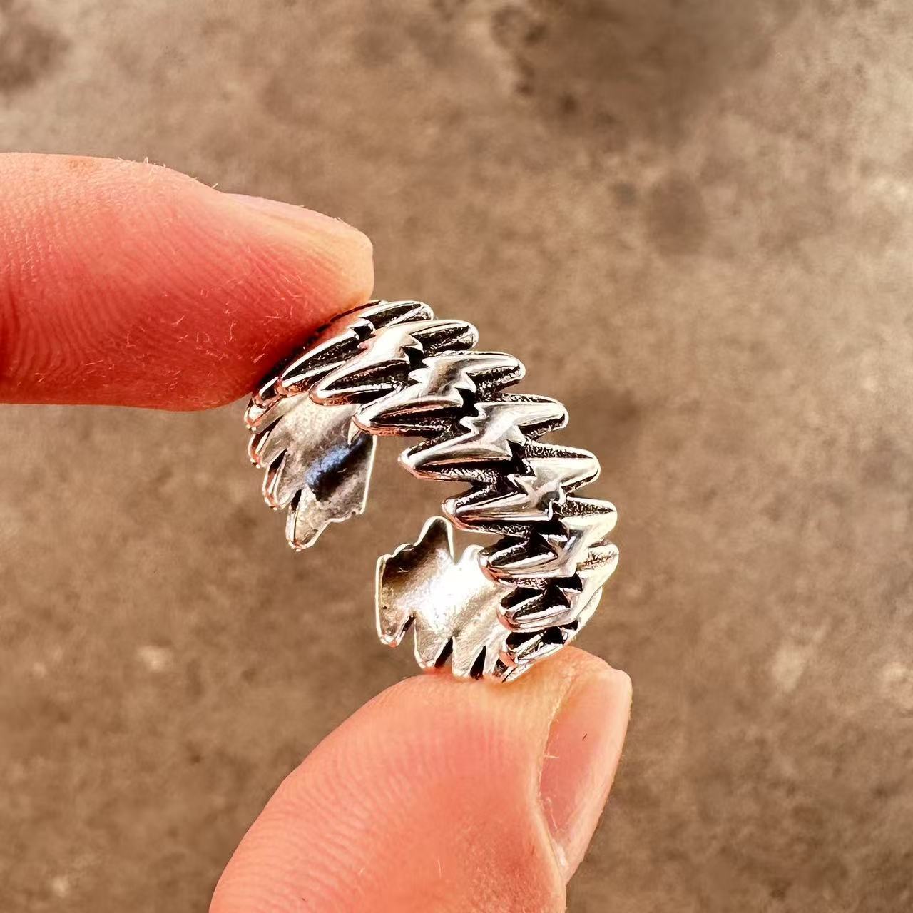 Men's ring with high-end feel and adjustable wide face opening