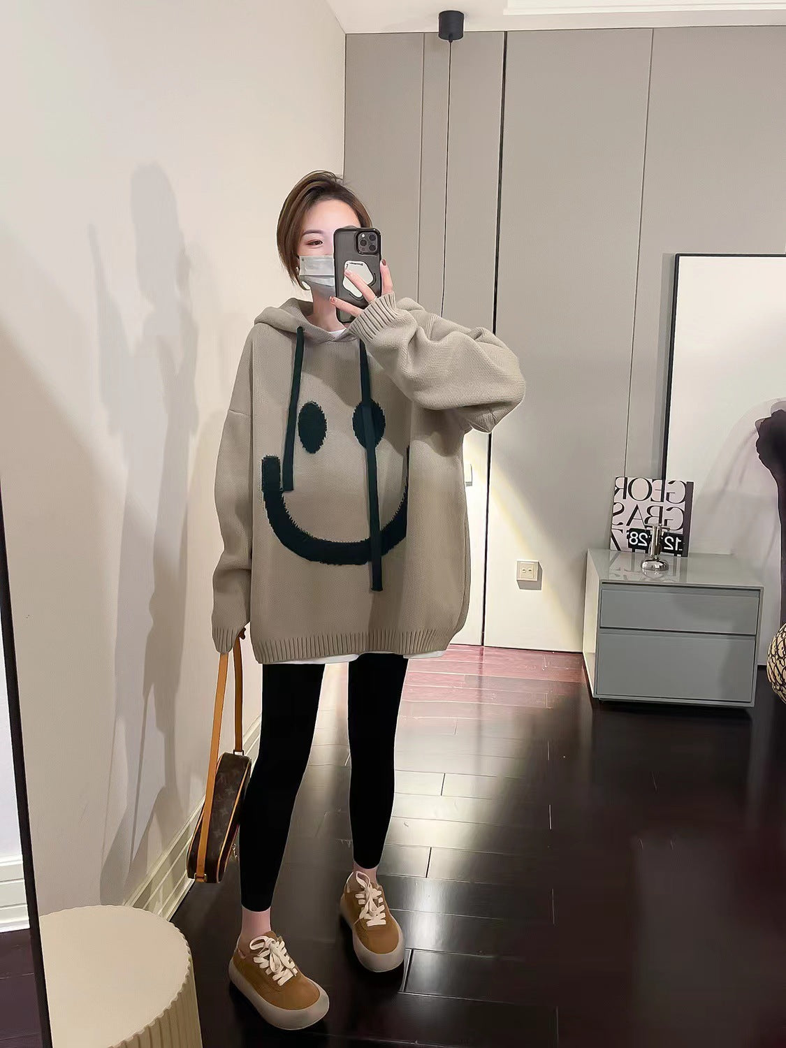 Soft beige smiling hooded sweater for women's autumn and winter new lazy style loose top