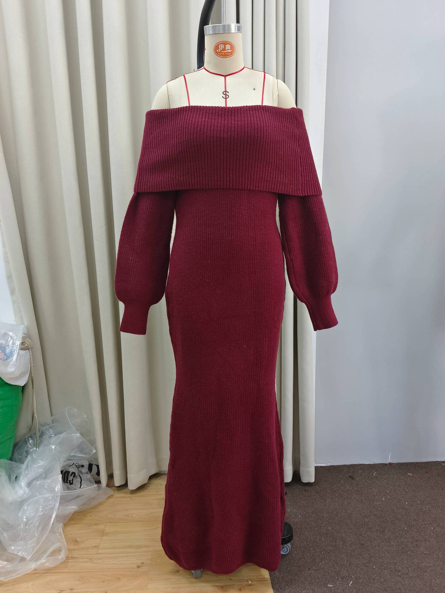 Solid color off shoulder knitted long dress fashionable slim fit eye-catching knitted long dress