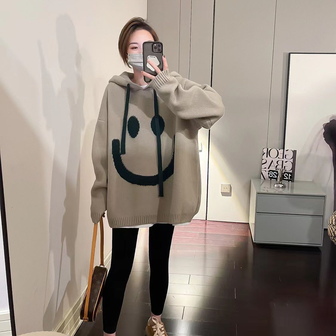 Soft beige smiling hooded sweater for women's autumn and winter new lazy style loose top