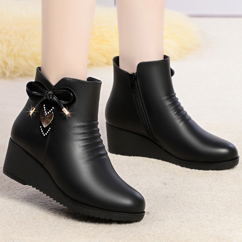 Autumn and Winter New Mom Cotton Shoes Women's Slope Heel Thick Bottom with Velvet Short Boots Anti slip and Warm Middle aged and Elderly Women's Boots