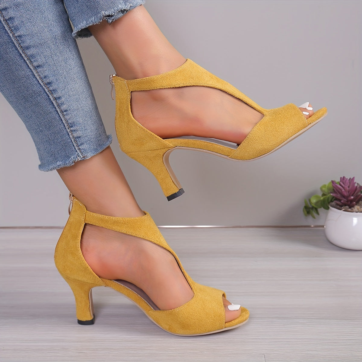 Chic Womens Peep Toe High Heel Sandals - Stylish T-strap, Comfortable Chunky Heel, Zipper Closure - Timeless Black for Versatile Wear