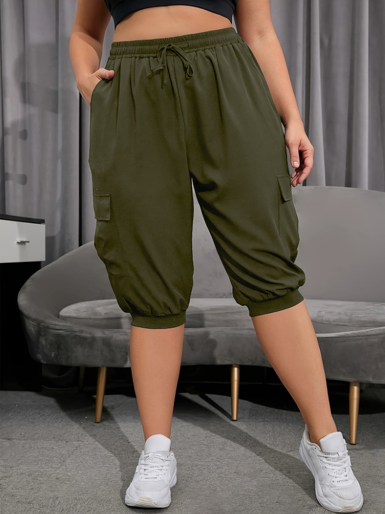 [Sporty Chic] Plus Size Women's Lightweight Breathable Capri Yoga Pants with Side Flap Pockets & Drawstring Waist - Casual, Sporty Khaki Cargo Pants, Plus Size Pants